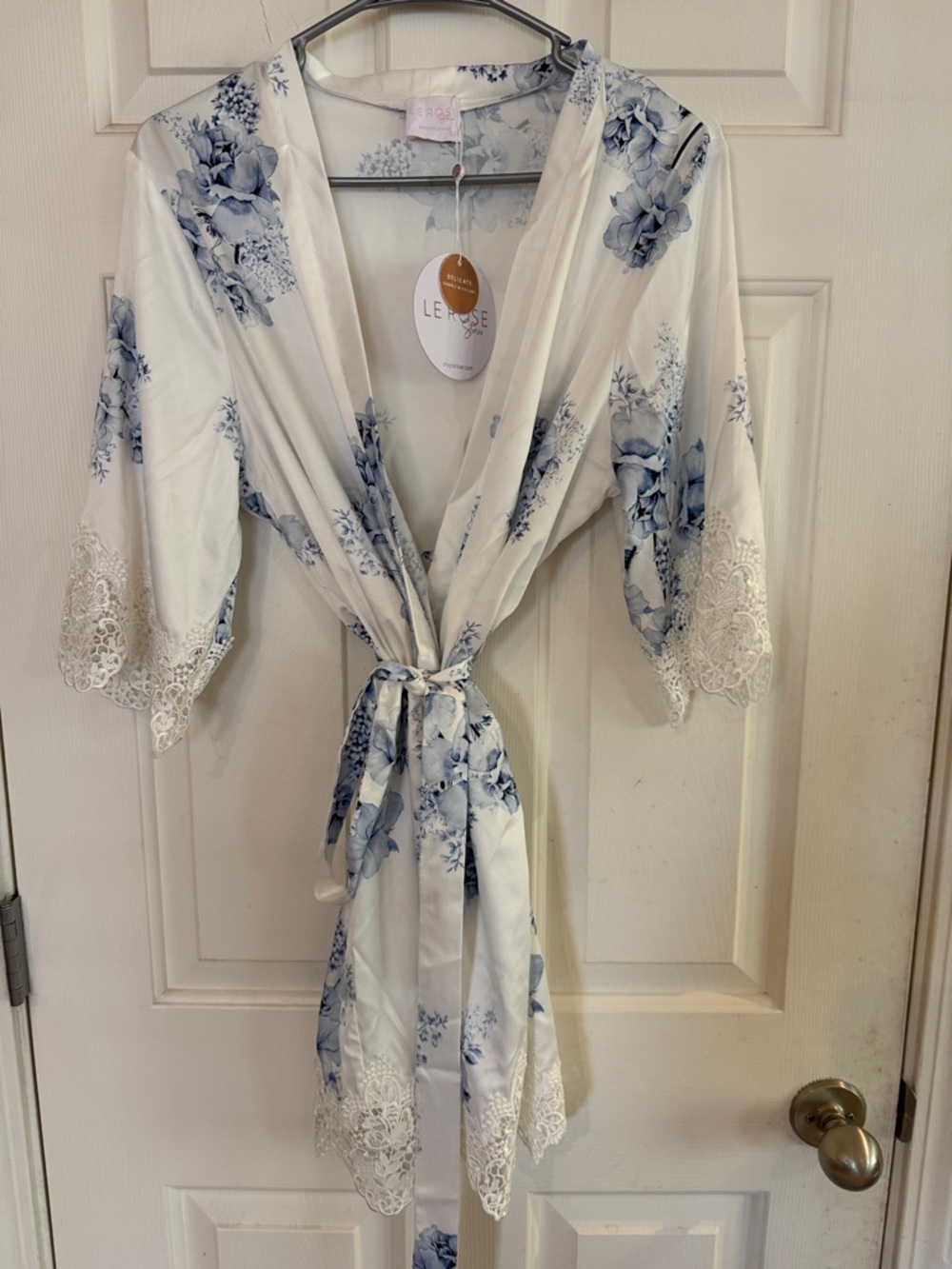 Title: NWT Le Rose Stories Ivana Bleu De Fleur Floral Robe S/M